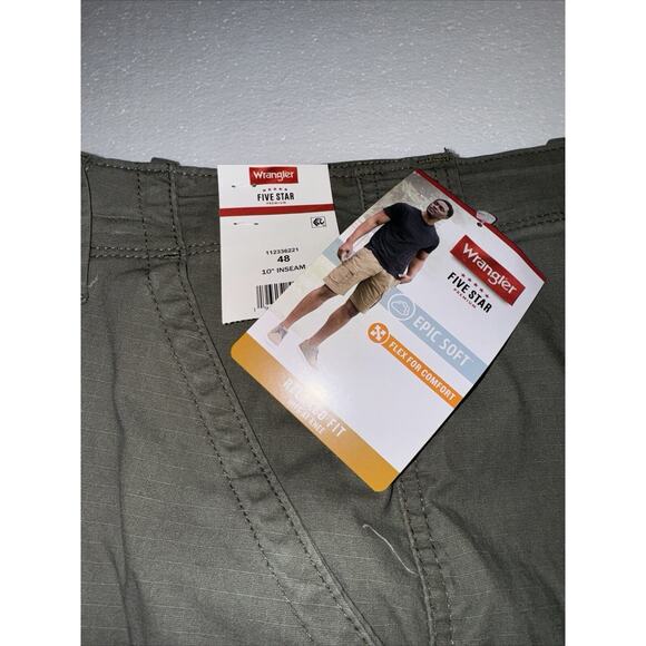 New Men's Wrangler Relaxed‎ Fit Cargo Shorts Epic Soft Olive 48x10 - Picture 3 of 3